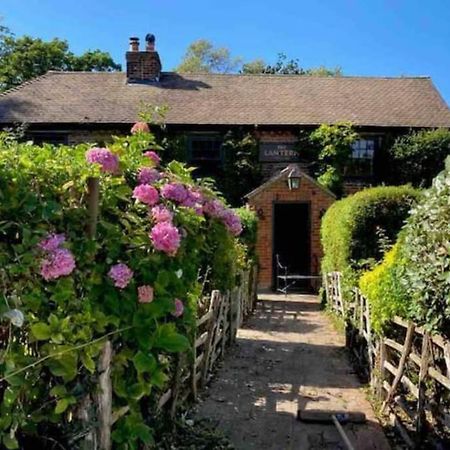 17Th Century Boutique Getaway In The Countryside Apartment Martin Mill ภายนอก รูปภาพ