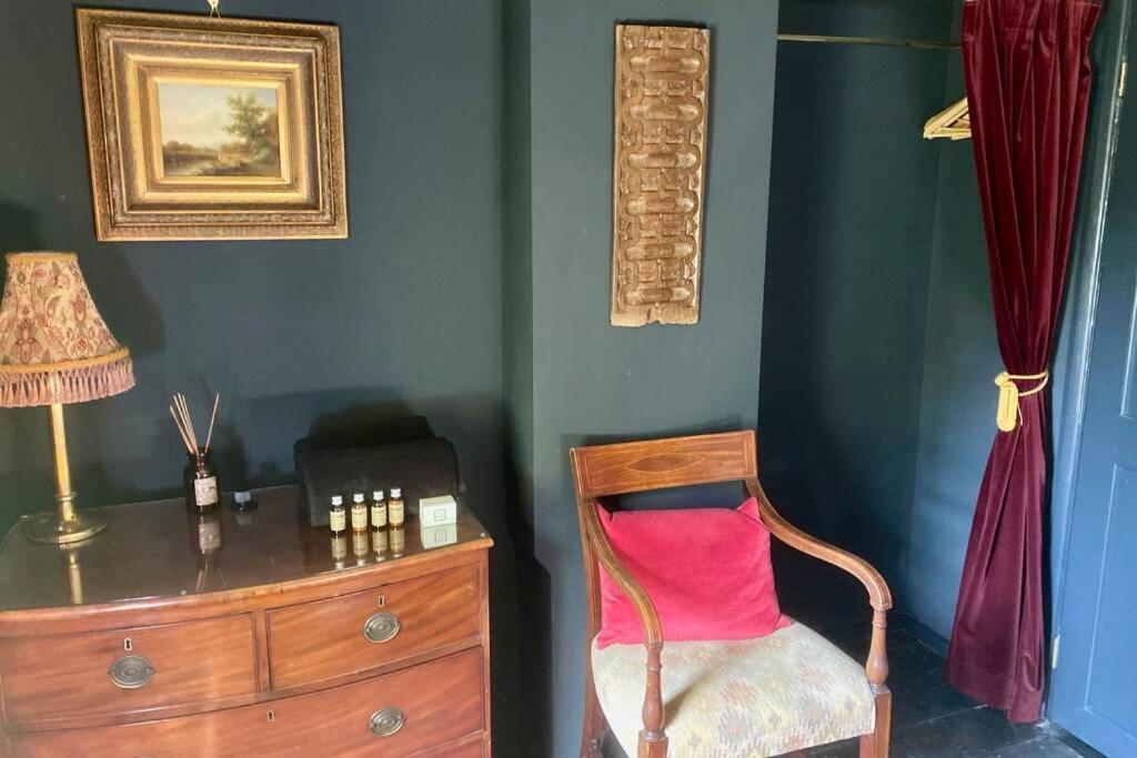 17Th Century Boutique Getaway In The Countryside Apartment Martin Mill ภายนอก รูปภาพ